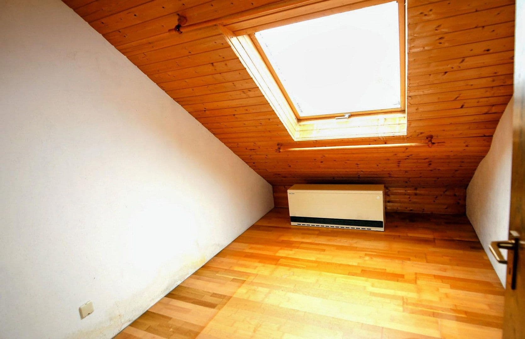 Predaj domu 235 m², pozemek 577 m², Reutlingen, Bádensko-Wurttembersko Predaj domu 235 m², pozemek 577 m², Reutlingen, Bádensko-Wurttembersko