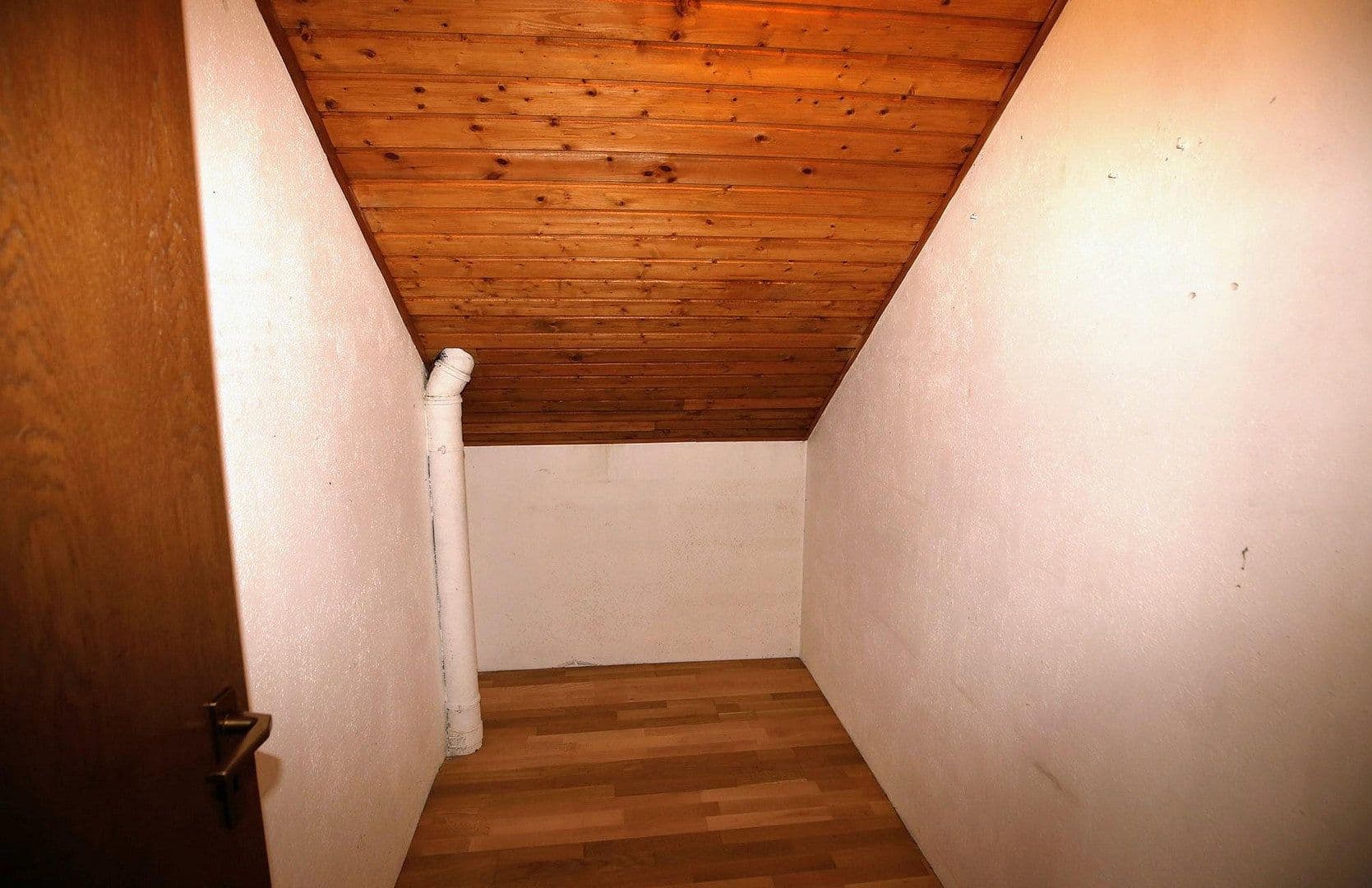 Predaj domu 235 m², pozemek 577 m², Reutlingen, Bádensko-Wurttembersko Predaj domu 235 m², pozemek 577 m², Reutlingen, Bádensko-Wurttembersko