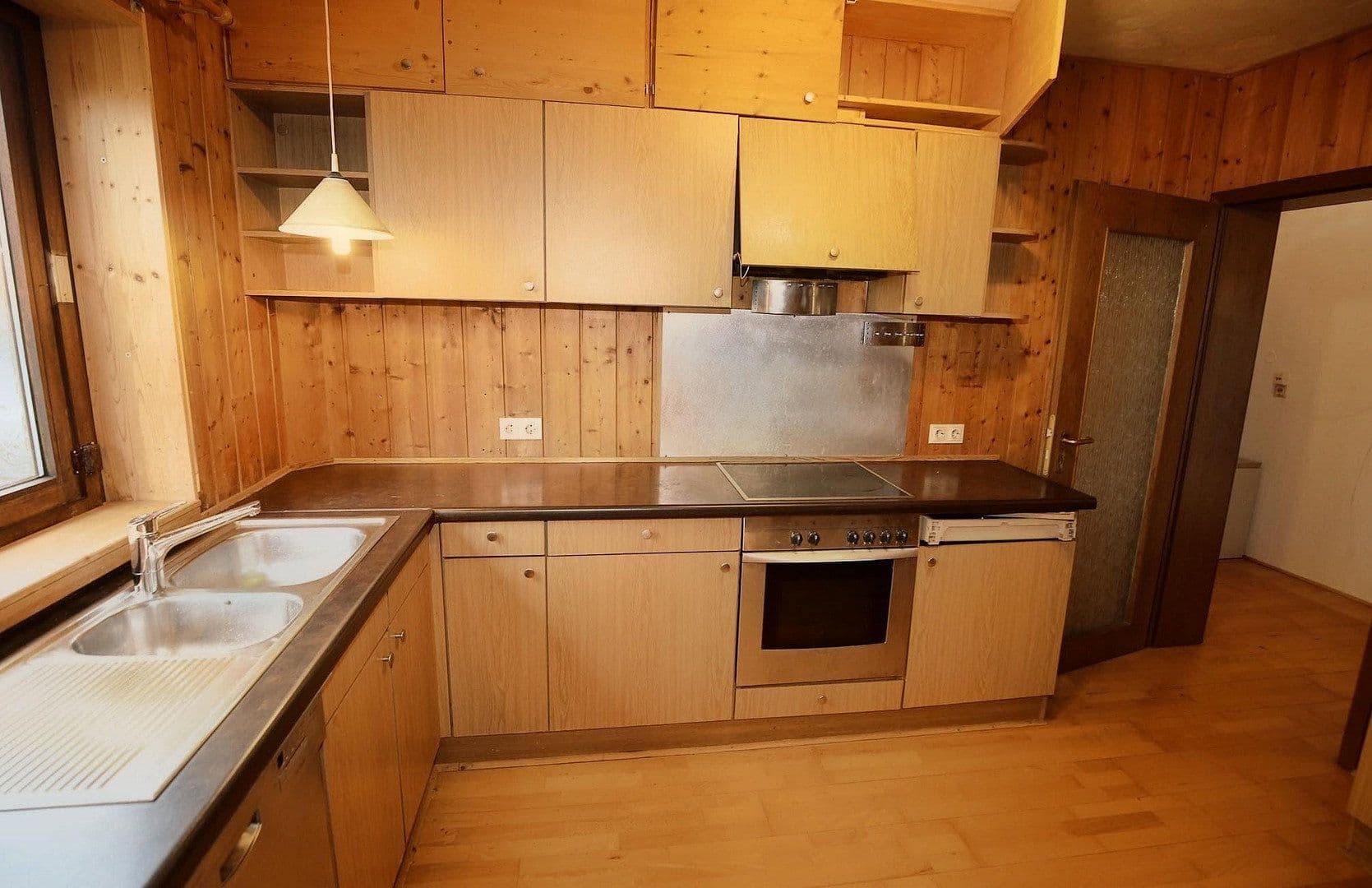 Predaj domu 235 m², pozemek 577 m², Reutlingen, Bádensko-Wurttembersko Predaj domu 235 m², pozemek 577 m², Reutlingen, Bádensko-Wurttembersko