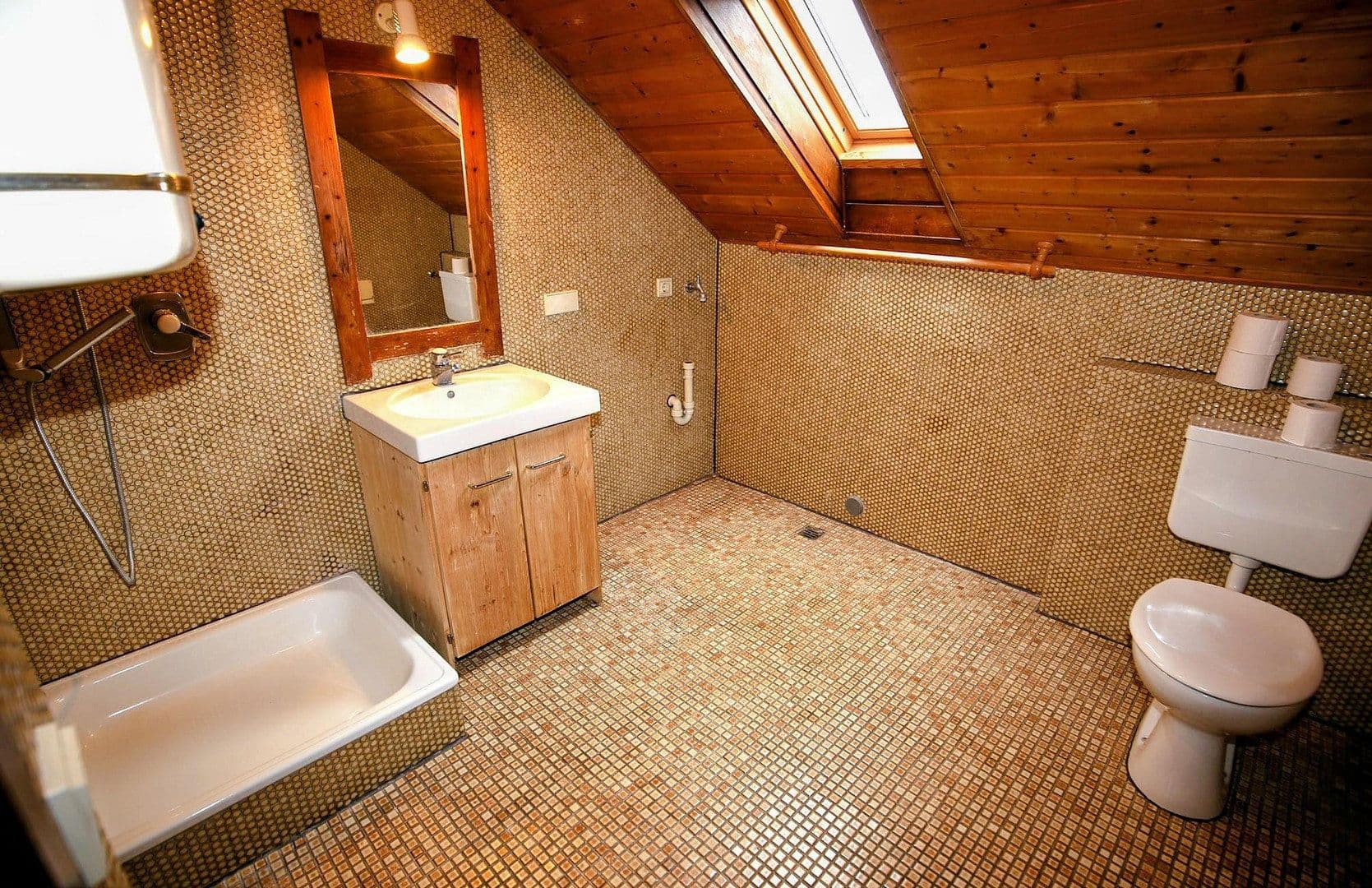 Predaj domu 235 m², pozemek 577 m², Reutlingen, Bádensko-Wurttembersko Predaj domu 235 m², pozemek 577 m², Reutlingen, Bádensko-Wurttembersko