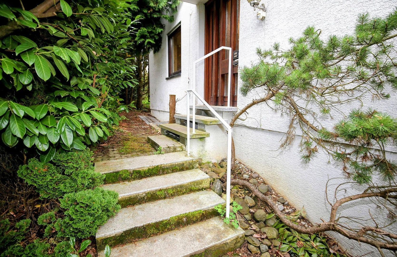 Predaj domu 235 m², pozemek 577 m², Reutlingen, Bádensko-Wurttembersko Predaj domu 235 m², pozemek 577 m², Reutlingen, Bádensko-Wurttembersko