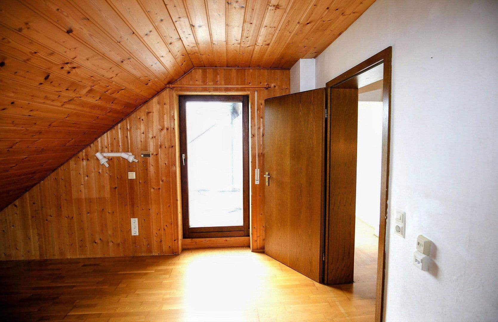Predaj domu 235 m², pozemek 577 m², Reutlingen, Bádensko-Wurttembersko Predaj domu 235 m², pozemek 577 m², Reutlingen, Bádensko-Wurttembersko