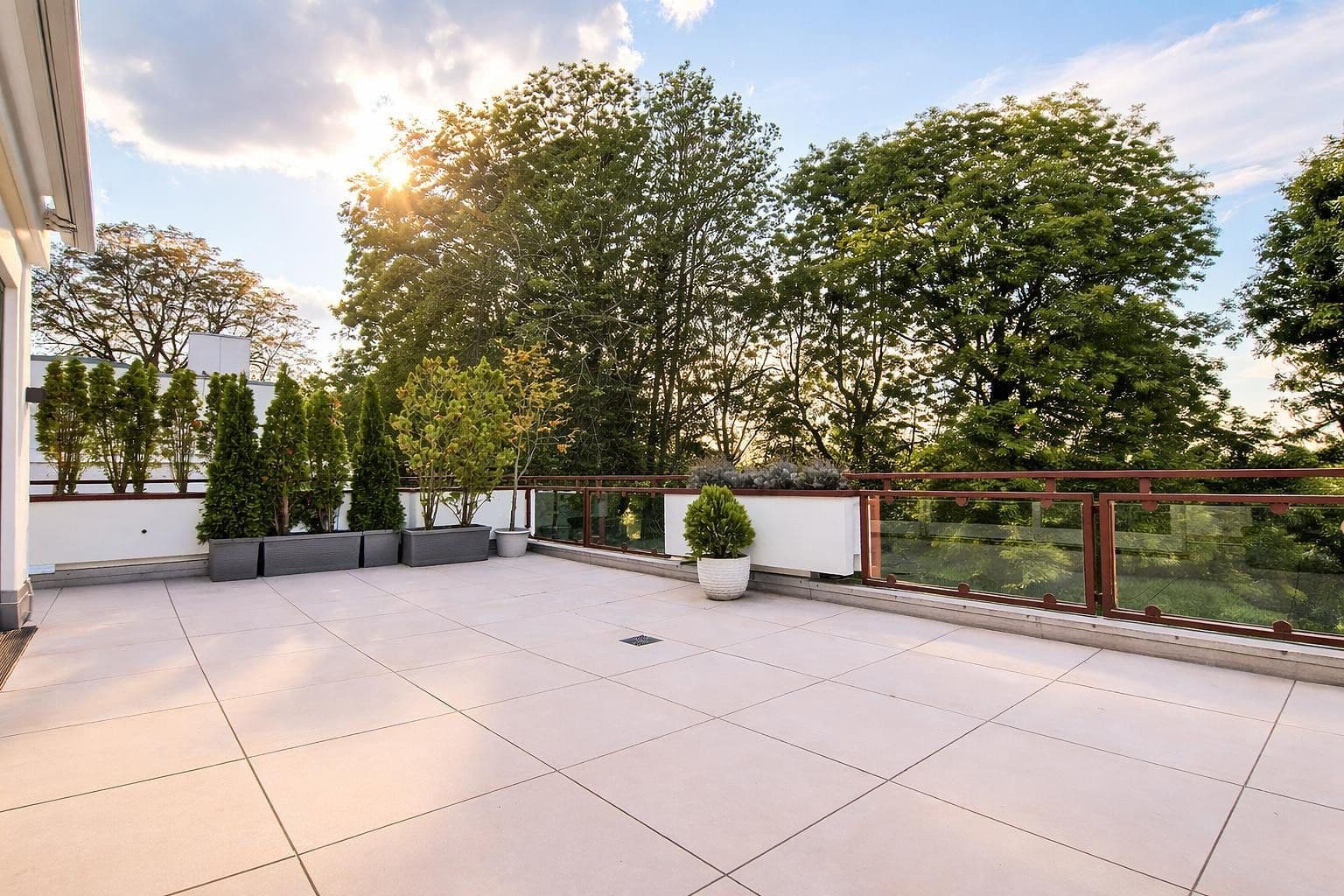 Prenájom bytu 4-izbový 162 m², München, Bavorsko Prenájom bytu 4-izbový 162 m², München, Bavorsko