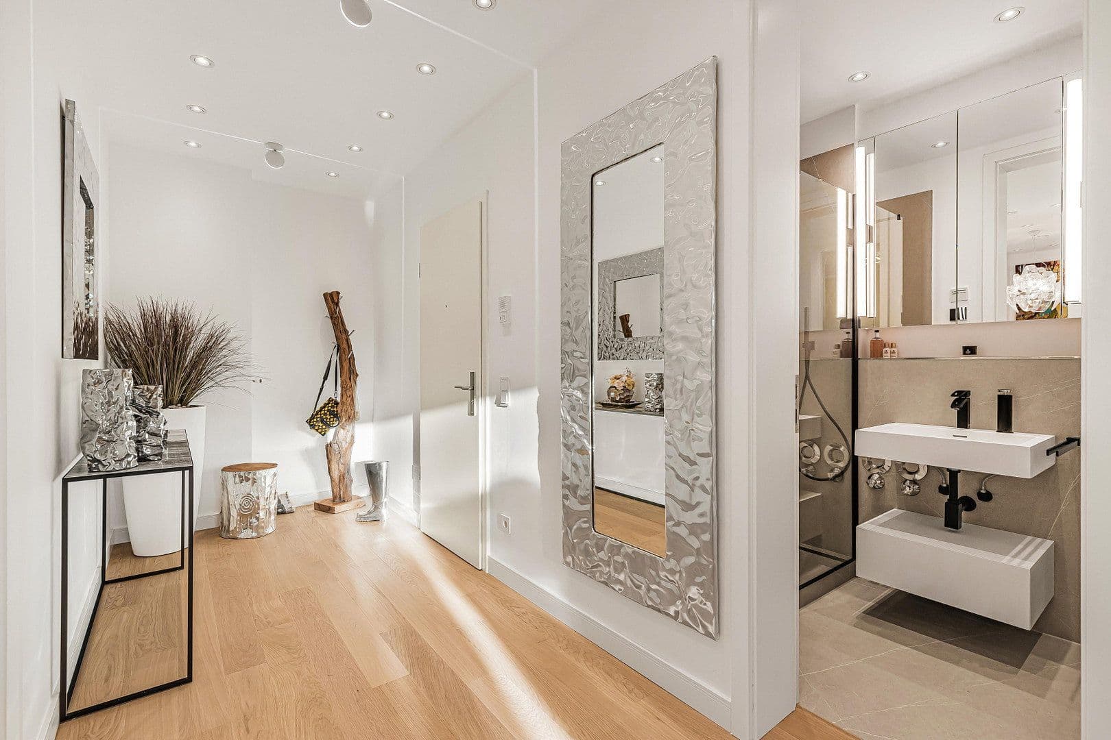 Prenájom bytu 4-izbový 162 m², München, Bavorsko Prenájom bytu 4-izbový 162 m², München, Bavorsko
