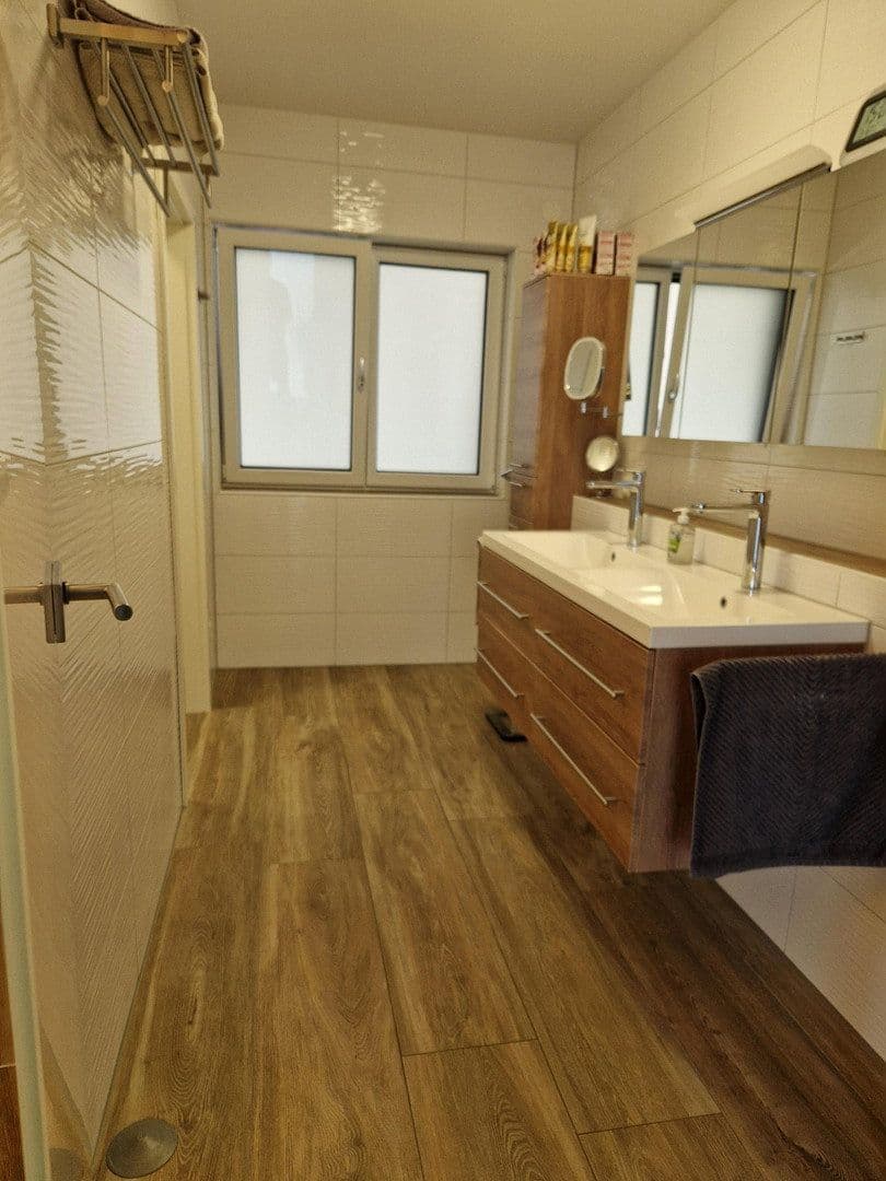 Predaj domu 186 m², pozemek 1.534 m², Sonnenleite 2, Gerach, Bavorsko Predaj domu 186 m², pozemek 1.534 m², Sonnenleite 2, Gerach, Bavorsko