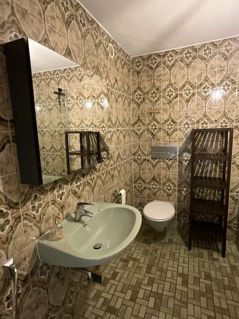 Prenájom bytu 3-izbový 85 m², Köln, Severné Porýnie - Westfálsko Prenájom bytu 3-izbový 85 m², Köln, Severné Porýnie - Westfálsko