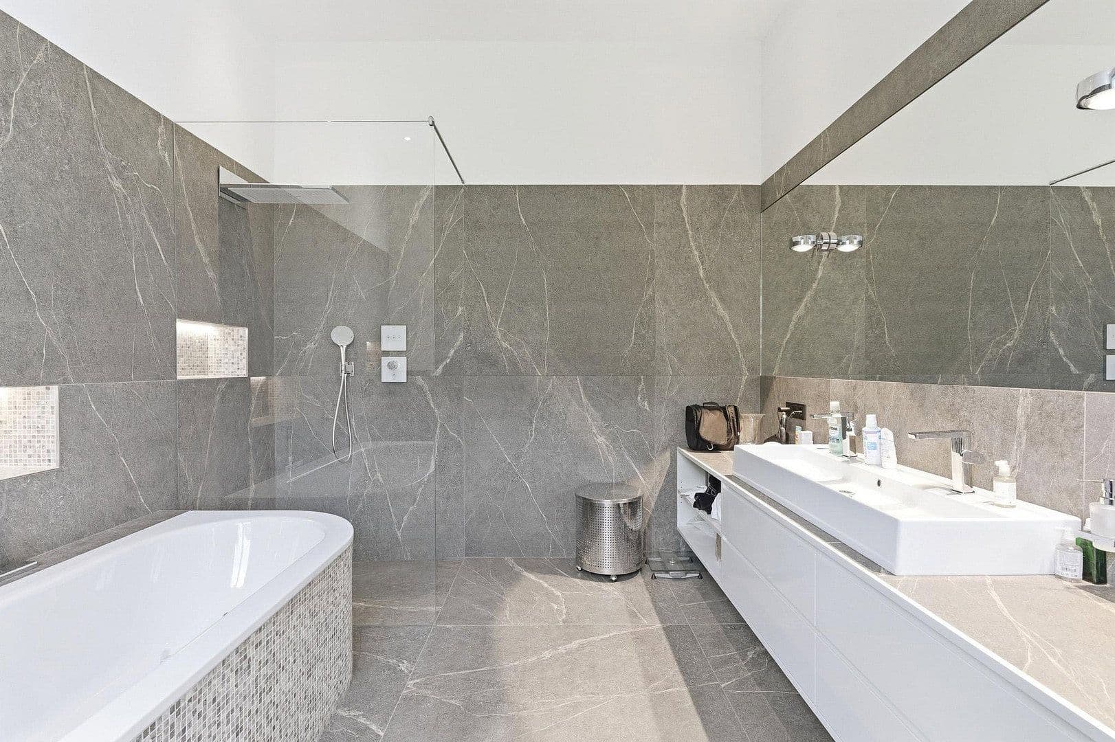 Predaj bytu 5-izbový 252 m², Berlin, Berlín Predaj bytu 5-izbový 252 m², Berlin, Berlín
