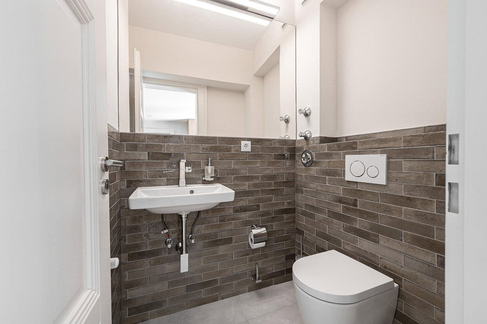 Predaj bytu 5-izbový 252 m², Berlin, Berlín Predaj bytu 5-izbový 252 m², Berlin, Berlín