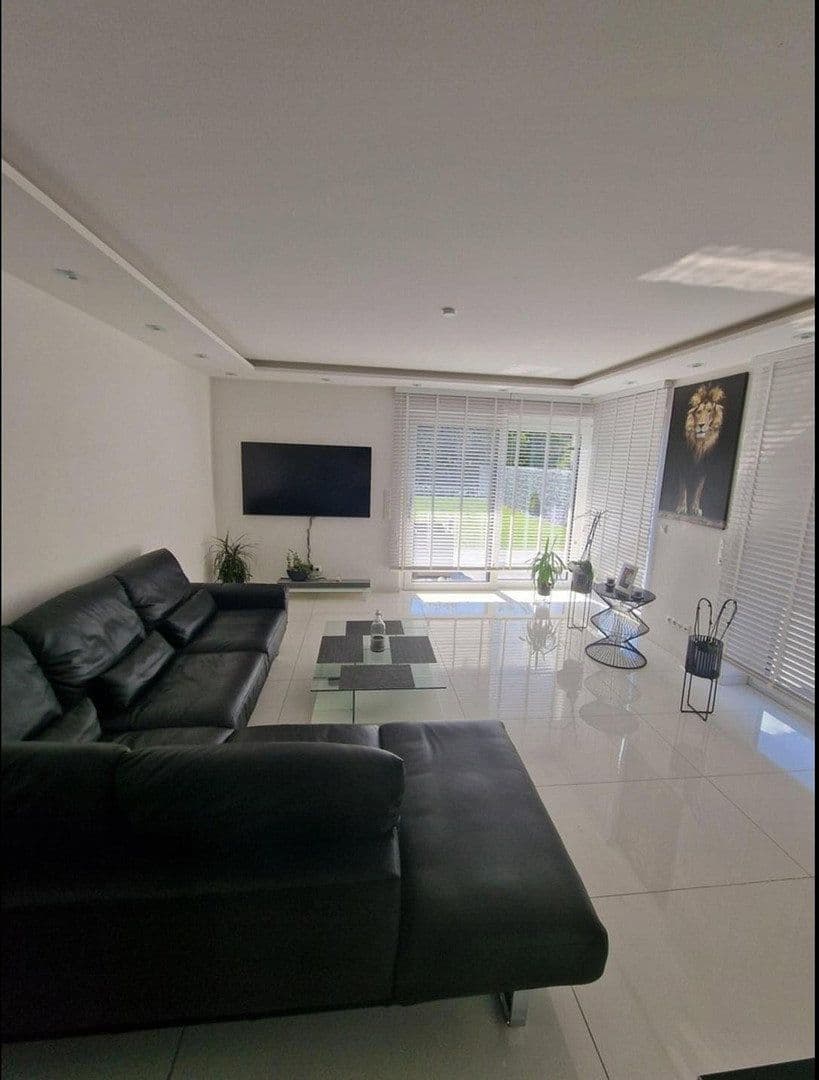 Prenájom domu 135 m², pozemek 350 m², Bergisch Gladbach, Severné Porýnie - Westfálsko Prenájom domu 135 m², pozemek 350 m², Bergisch Gladbach, Severné Porýnie - Westfálsko