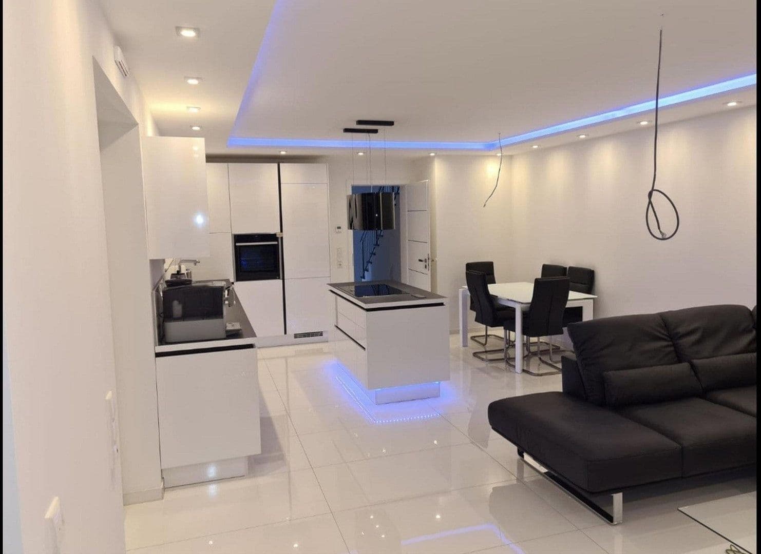 Prenájom domu 135 m², pozemek 350 m², Bergisch Gladbach, Severné Porýnie - Westfálsko Prenájom domu 135 m², pozemek 350 m², Bergisch Gladbach, Severné Porýnie - Westfálsko