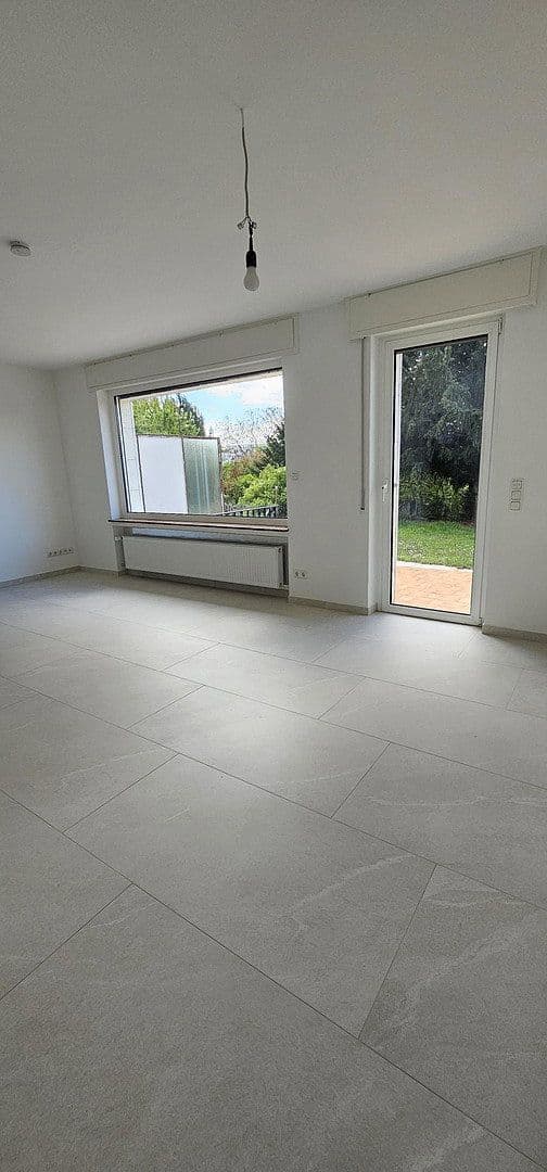 Prenájom domu 85 m², pozemek 254 m², Wiesbaden, Hesensko Prenájom domu 85 m², pozemek 254 m², Wiesbaden, Hesensko