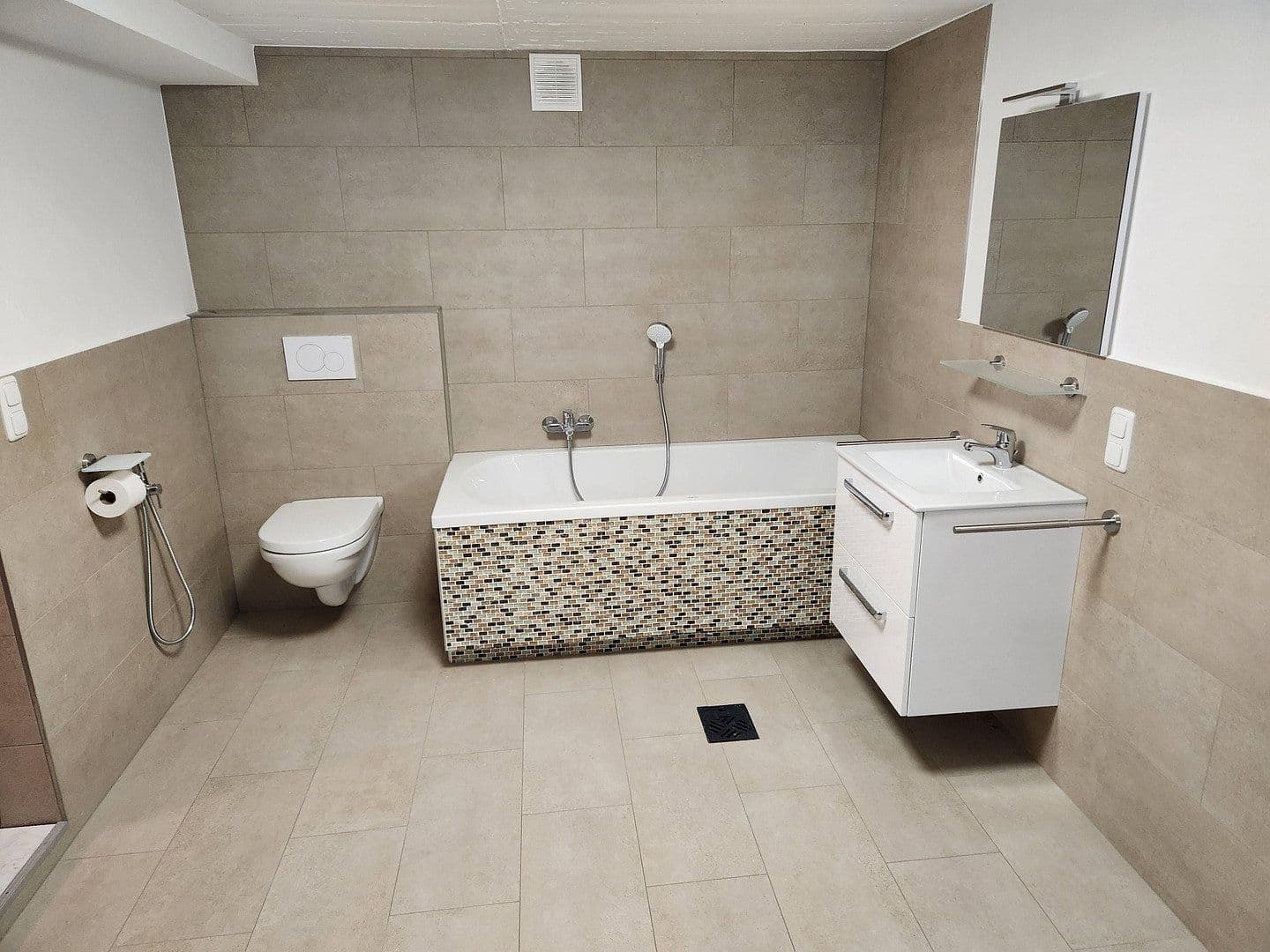 Prenájom domu 85 m², pozemek 254 m², Wiesbaden, Hesensko Prenájom domu 85 m², pozemek 254 m², Wiesbaden, Hesensko