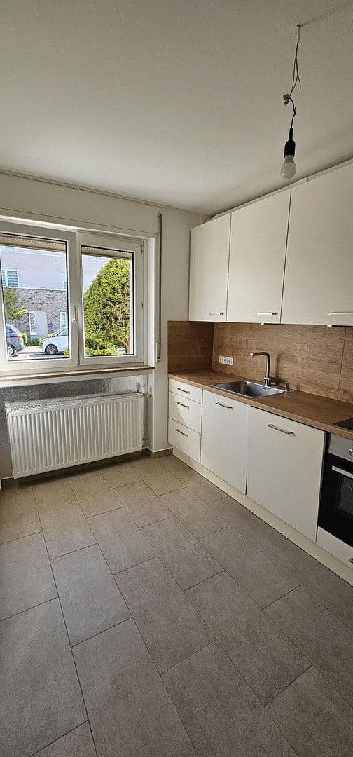 Prenájom domu 85 m², pozemek 254 m², Wiesbaden, Hesensko Prenájom domu 85 m², pozemek 254 m², Wiesbaden, Hesensko