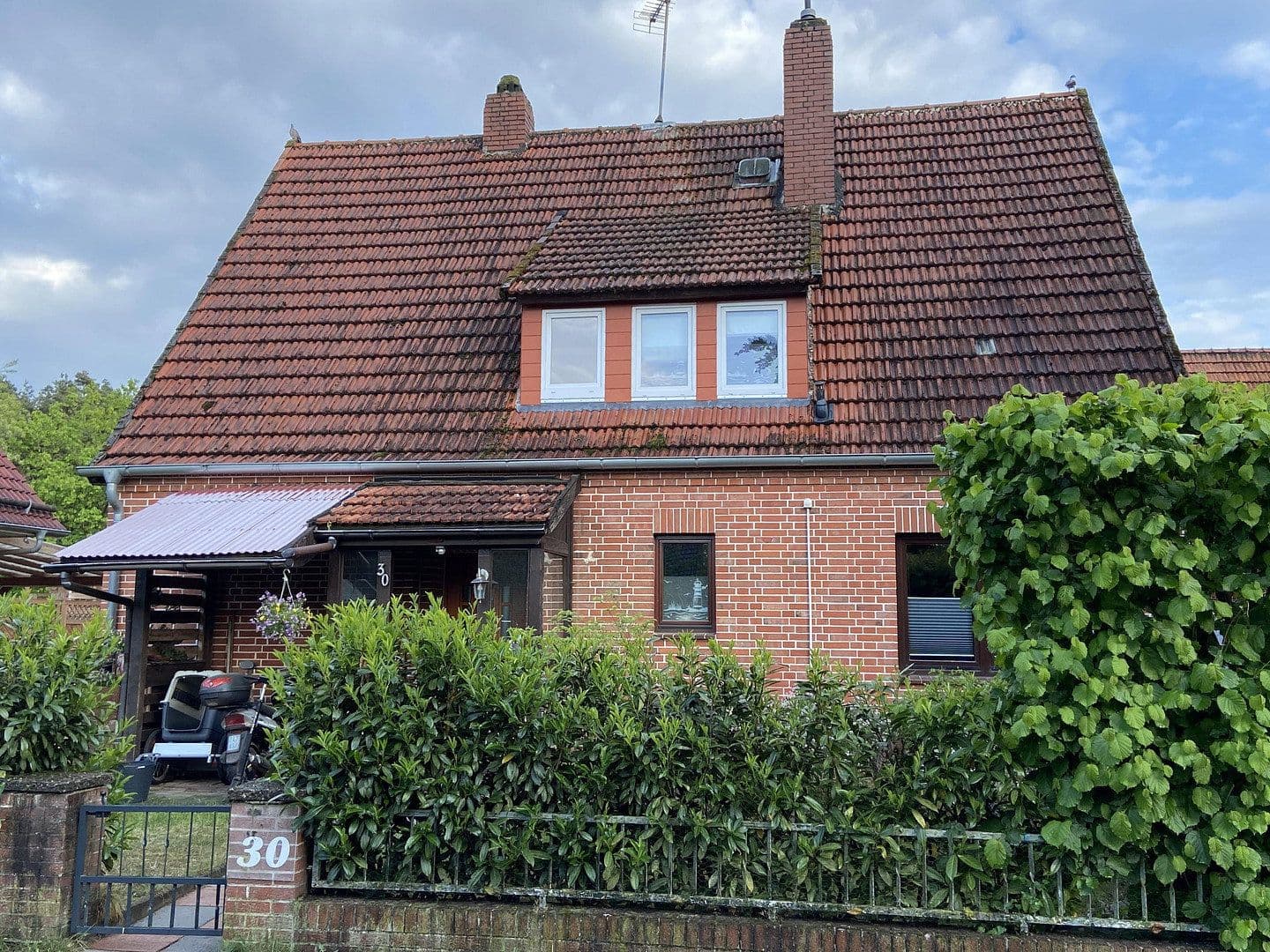 Predaj domu 140 m², pozemek 310 m², Kirchlinteln, Dolné Sasko Predaj domu 140 m², pozemek 310 m², Kirchlinteln, Dolné Sasko