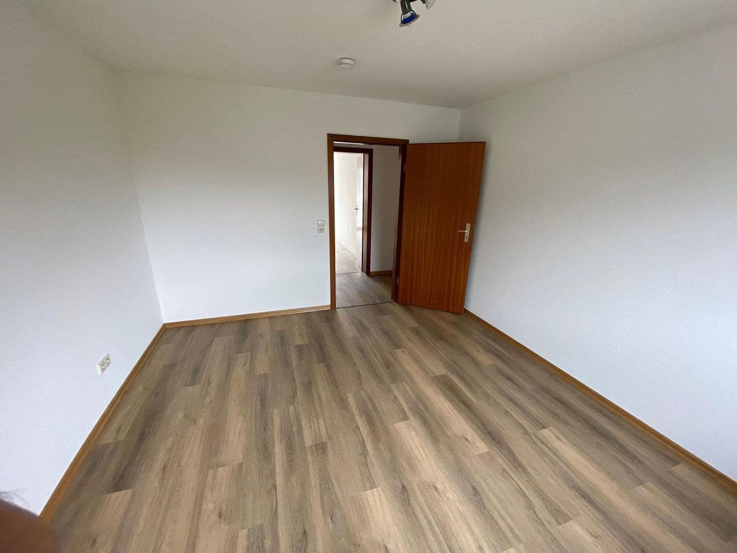 Prenájom bytu 3-izbový 75 m², Rhönstr. 3, Waghäusel, Bádensko-Wurttembersko Prenájom bytu 3-izbový 75 m², Rhönstr. 3, Waghäusel, Bádensko-Wurttembersko