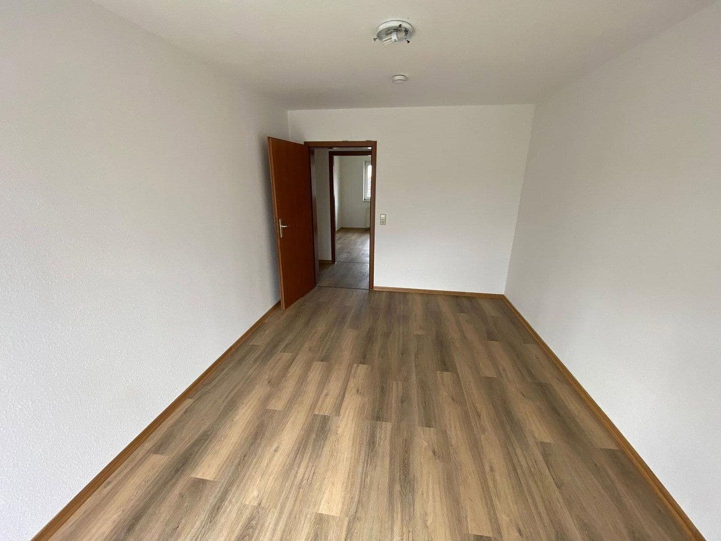 Prenájom bytu 3-izbový 75 m², Rhönstr. 3, Waghäusel, Bádensko-Wurttembersko Prenájom bytu 3-izbový 75 m², Rhönstr. 3, Waghäusel, Bádensko-Wurttembersko