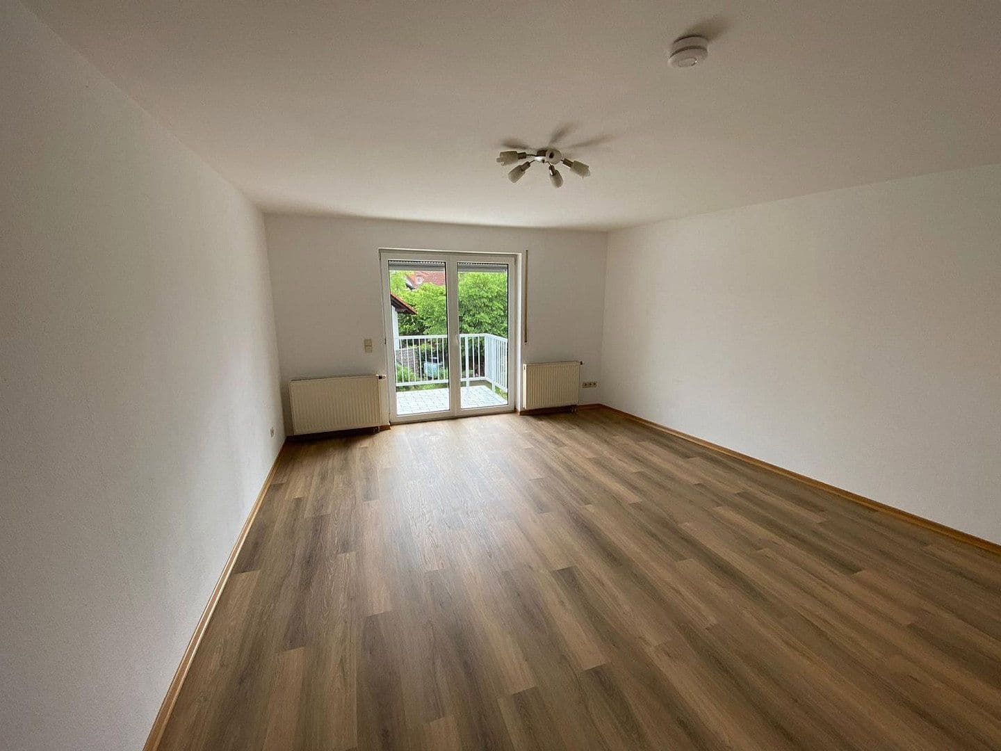 Prenájom bytu 3-izbový 75 m², Rhönstr. 3, Waghäusel, Bádensko-Wurttembersko Prenájom bytu 3-izbový 75 m², Rhönstr. 3, Waghäusel, Bádensko-Wurttembersko