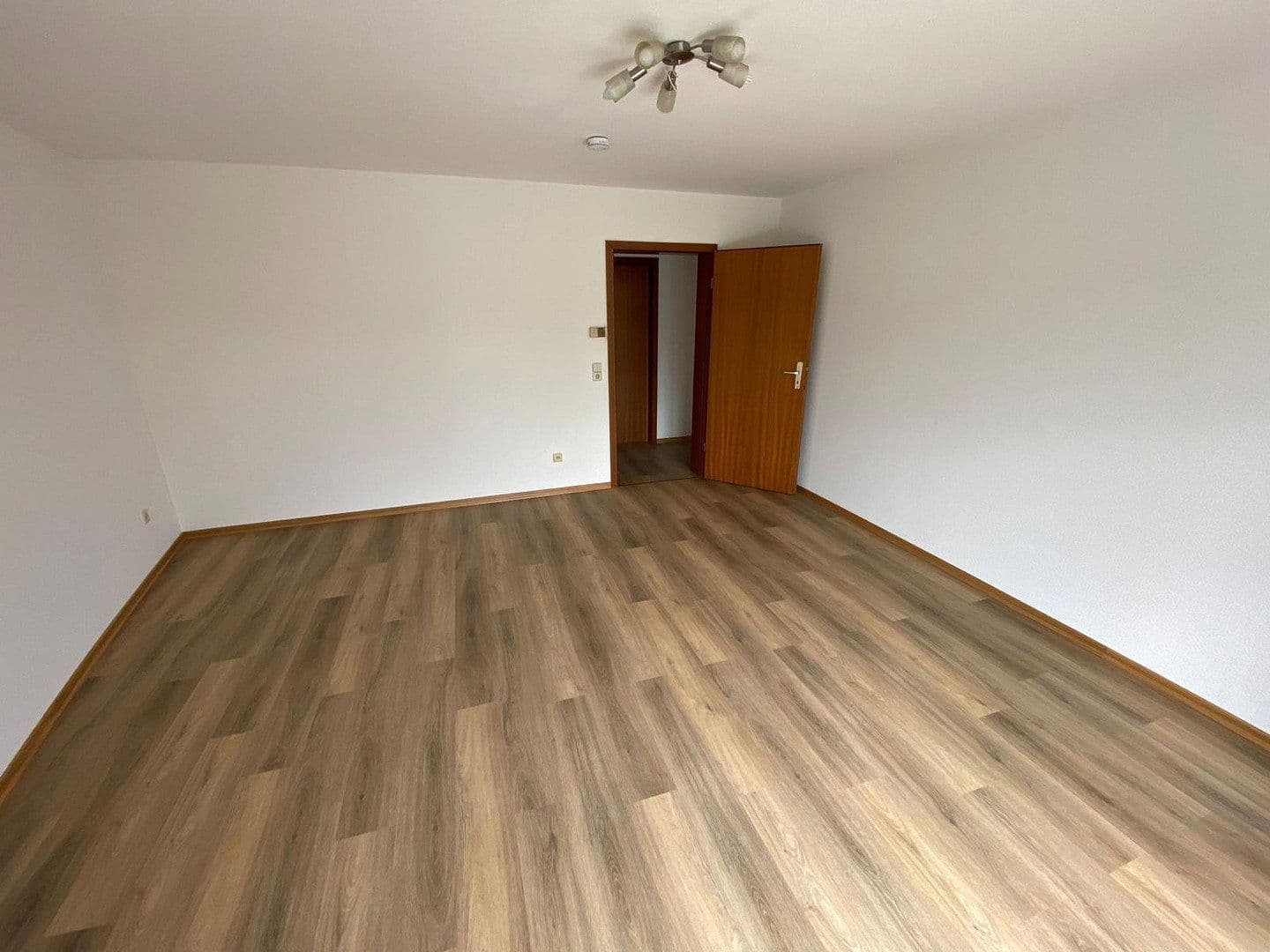 Prenájom bytu 3-izbový 75 m², Rhönstr. 3, Waghäusel, Bádensko-Wurttembersko Prenájom bytu 3-izbový 75 m², Rhönstr. 3, Waghäusel, Bádensko-Wurttembersko