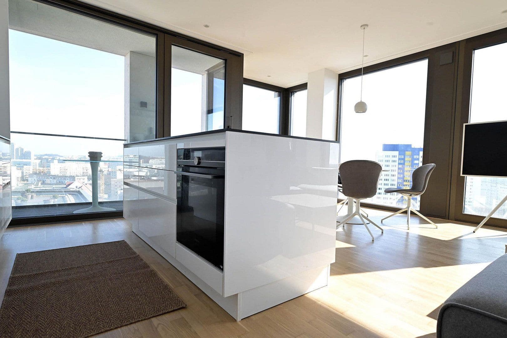 Prenájom bytu 3-izbový 93 m², Voltairestrasse 11, Berlin Mitte, Berlín Prenájom bytu 3-izbový 93 m², Voltairestrasse 11, Berlin Mitte, Berlín