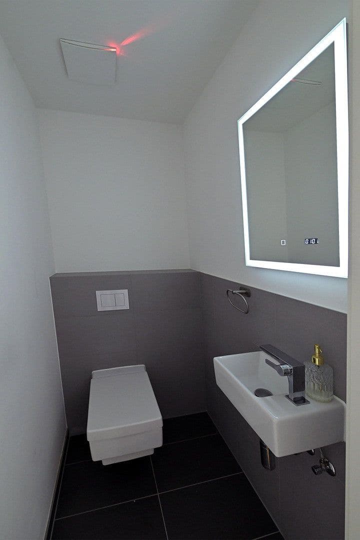 Prenájom bytu 3-izbový 93 m², Voltairestrasse 11, Berlin Mitte, Berlín Prenájom bytu 3-izbový 93 m², Voltairestrasse 11, Berlin Mitte, Berlín