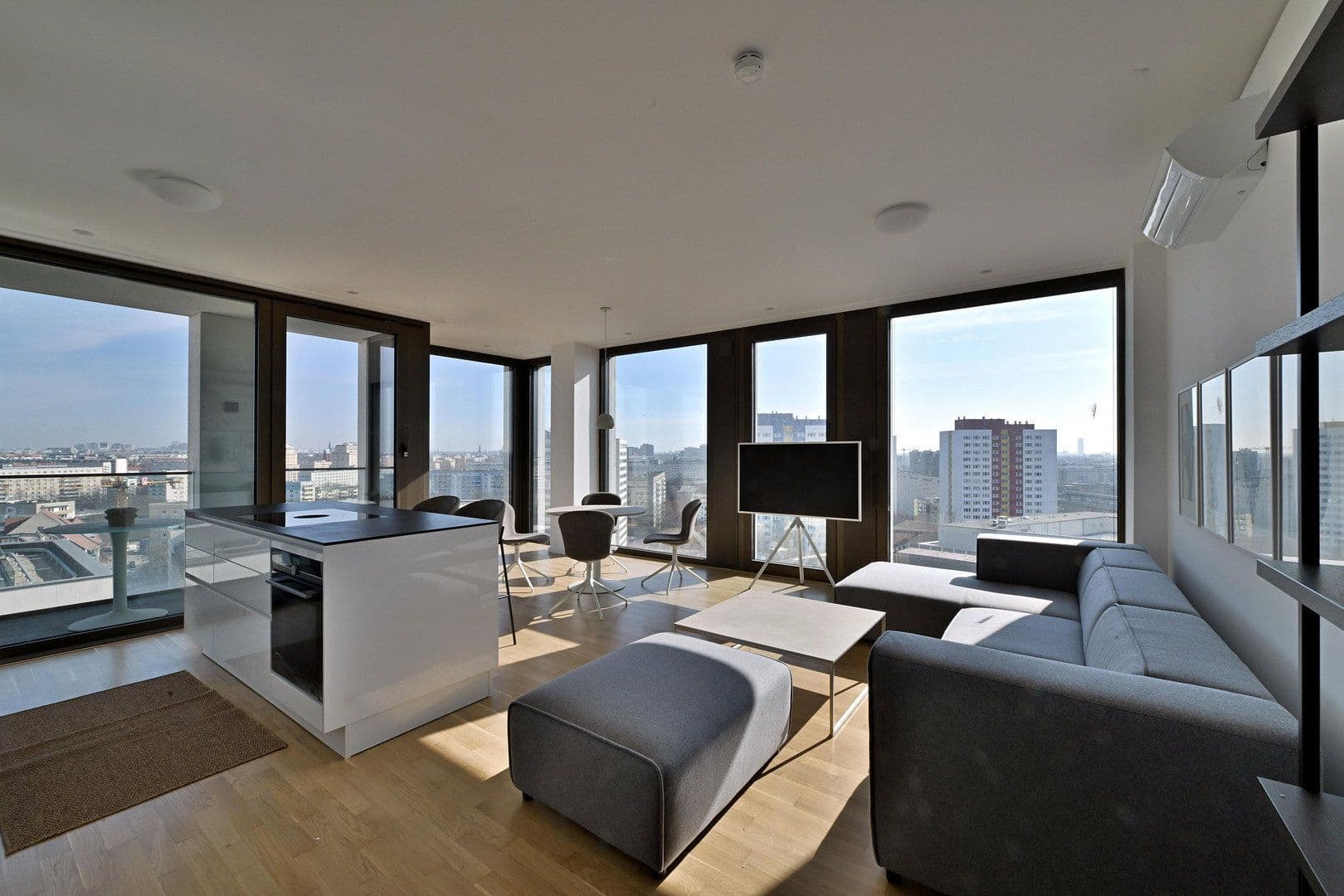 Prenájom bytu 3-izbový 93 m², Voltairestrasse 11, Berlin Mitte, Berlín Prenájom bytu 3-izbový 93 m², Voltairestrasse 11, Berlin Mitte, Berlín