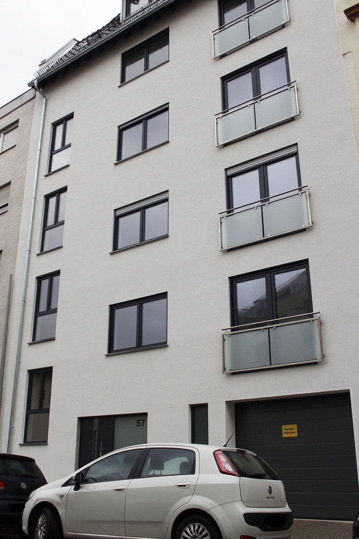 Prenájom bytu 3-izbový 100 m², Mannheim, Bádensko-Wurttembersko Prenájom bytu 3-izbový 100 m², Mannheim, Bádensko-Wurttembersko