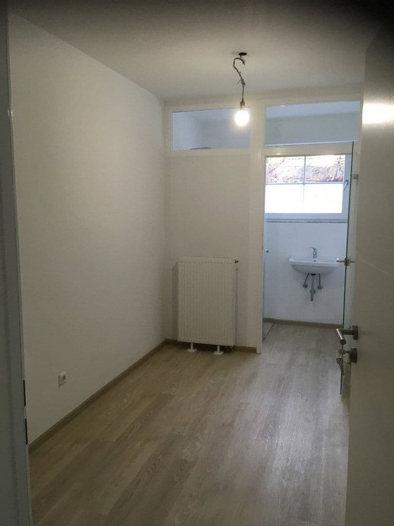 Prenájom bytu 3-izbový 50 m², Köln, Severné Porýnie - Westfálsko Prenájom bytu 3-izbový 50 m², Köln, Severné Porýnie - Westfálsko