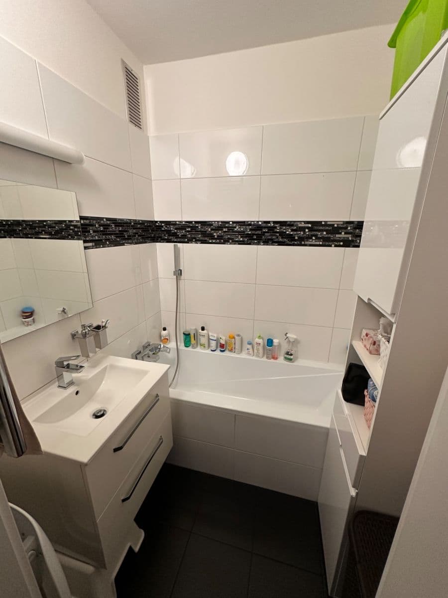 Prenájom bytu 2-izbový 64 m², Na Padesátém, Praha, Praha Prenájom bytu 2-izbový 64 m², Na Padesátém, Praha, Praha