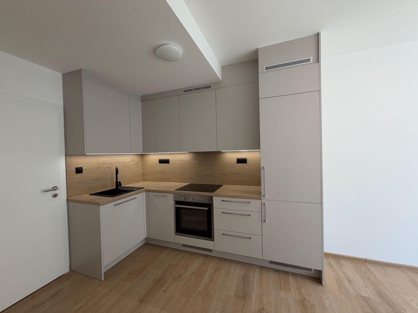Prenájom bytu 2-izbový 36 m², Bratislavská, Brno, Jihomoravský kraj Prenájom bytu 2-izbový 36 m², Bratislavská, Brno, Jihomoravský kraj
