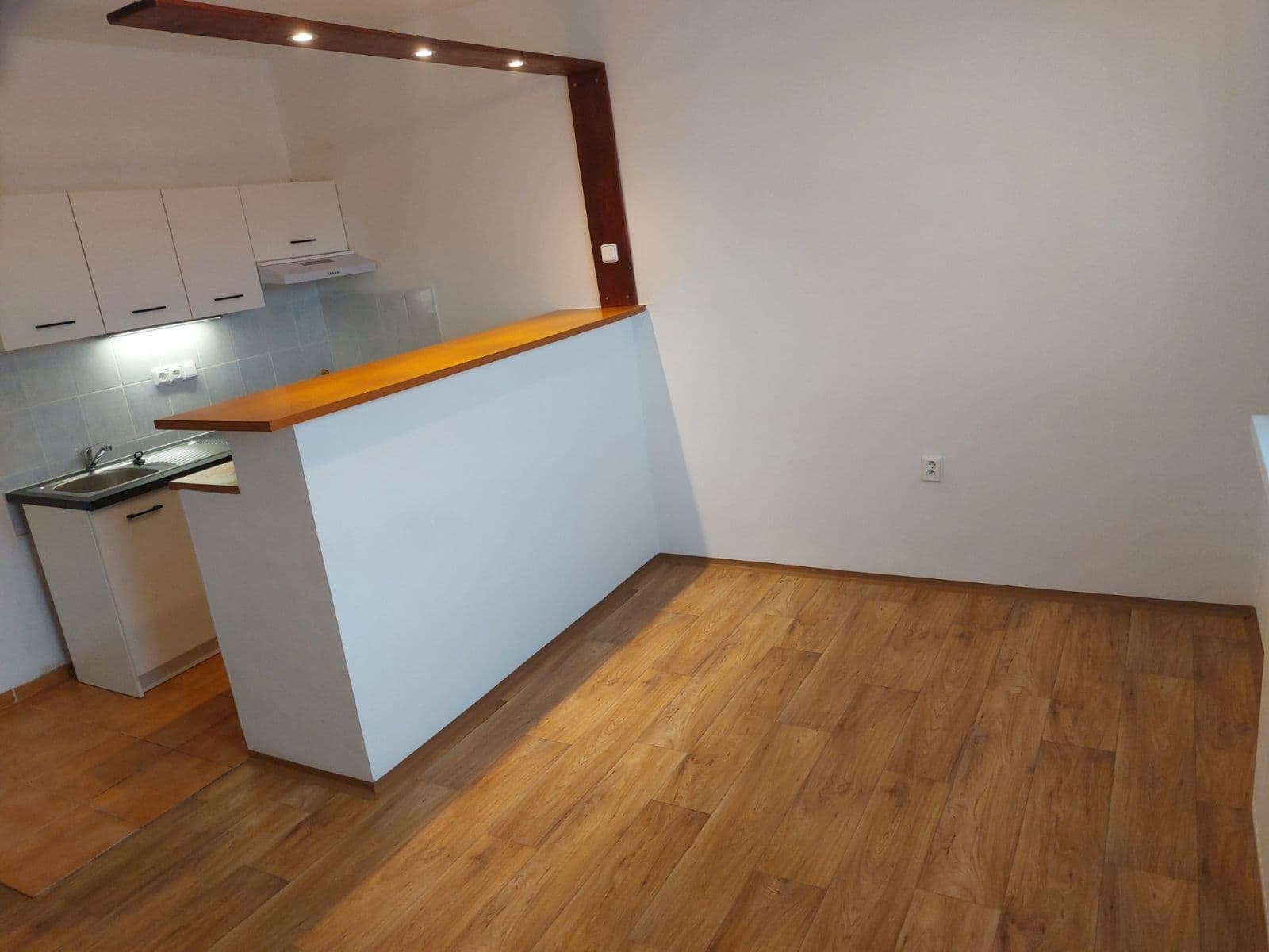 Prenájom bytu 2-izbový 40 m², F. L. Čelakovského, Jablonec nad Nisou, Liberecký kraj Prenájom bytu 2-izbový 40 m², F. L. Čelakovského, Jablonec nad Nisou, Liberecký kraj
