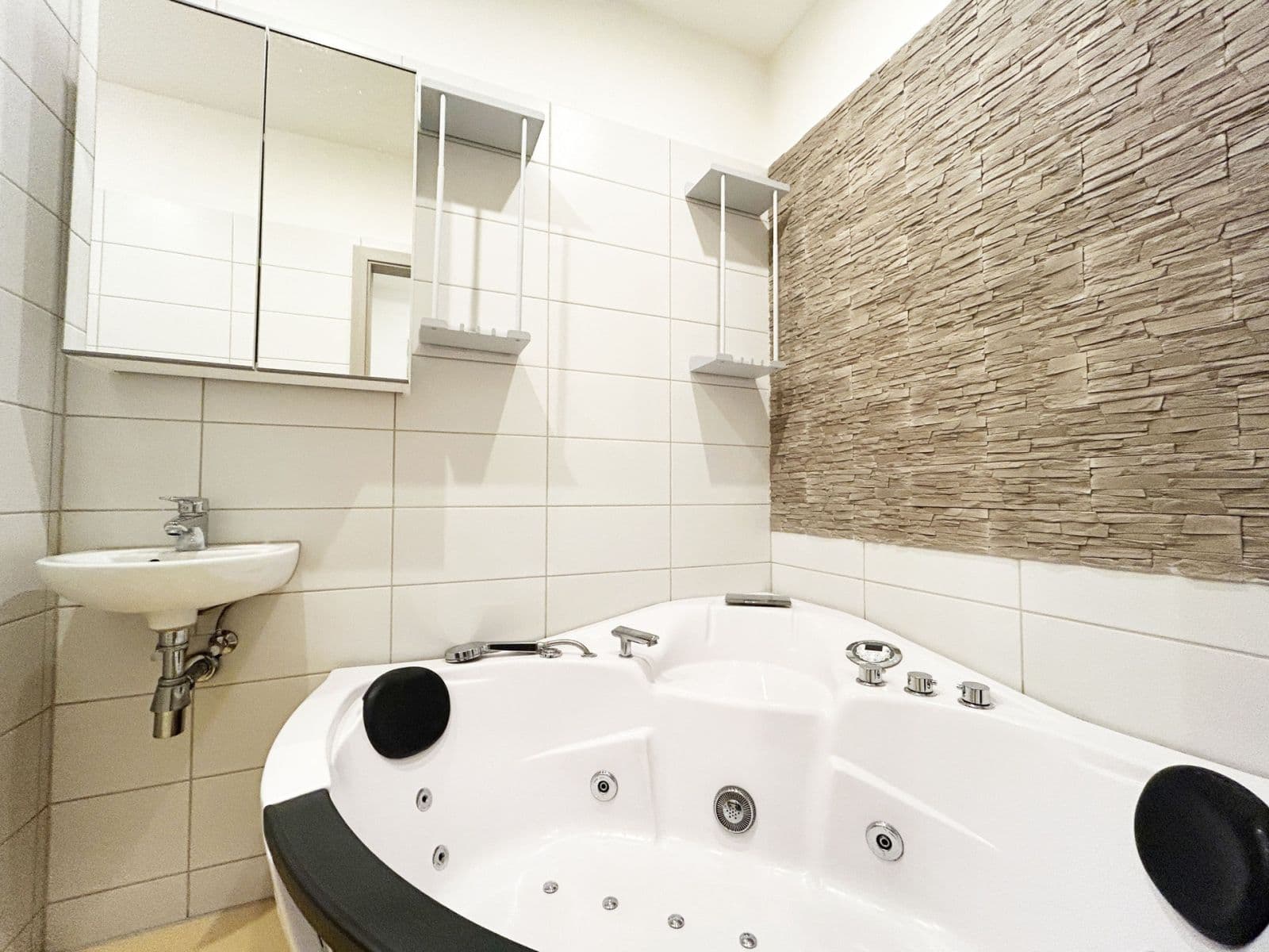 Prenájom bytu 2-izbový 54 m², Poděbradská, Praha, Praha Prenájom bytu 2-izbový 54 m², Poděbradská, Praha, Praha