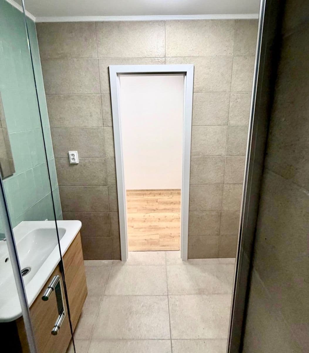 Prenájom bytu 2-izbový 44 m², Plickova, Praha, Praha Prenájom bytu 2-izbový 44 m², Plickova, Praha, Praha