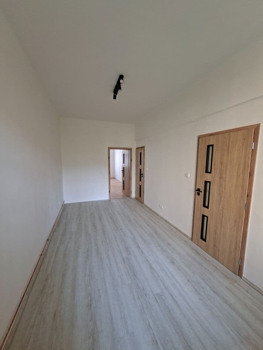 Prenájom bytu 2-izbový 50 m², Saratovská, Praha, Praha Prenájom bytu 2-izbový 50 m², Saratovská, Praha, Praha