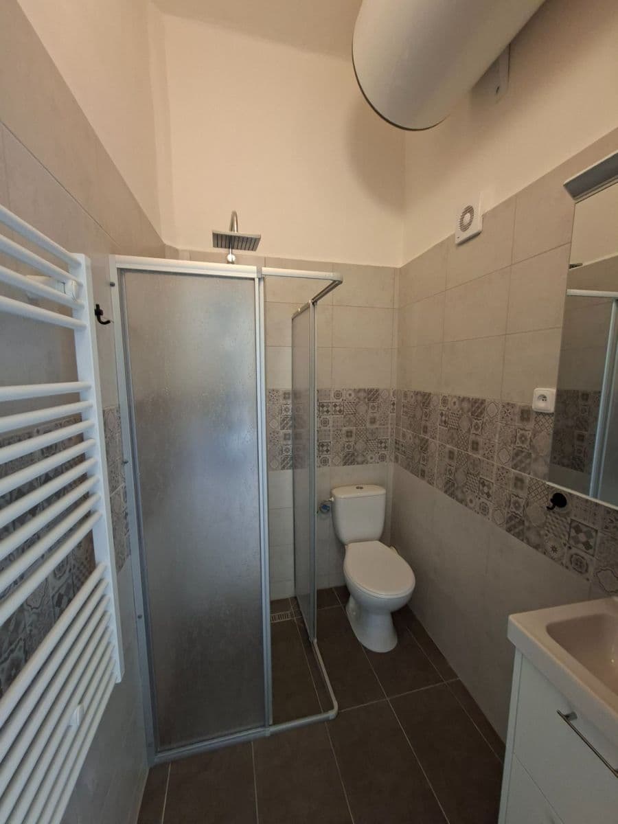Prenájom bytu 2-izbový 50 m², Saratovská, Praha, Praha Prenájom bytu 2-izbový 50 m², Saratovská, Praha, Praha
