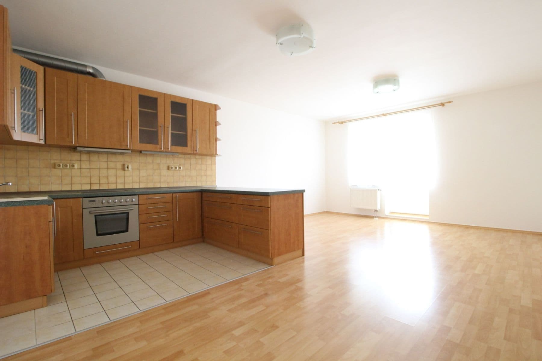 Prenájom bytu 3-izbový 78 m², Padovská, Praha, Praha Prenájom bytu 3-izbový 78 m², Padovská, Praha, Praha