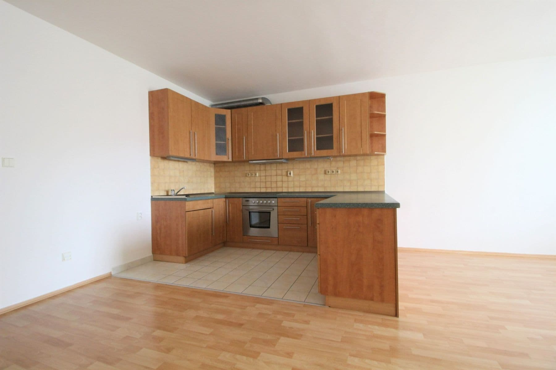 Prenájom bytu 3-izbový 78 m², Padovská, Praha, Praha Prenájom bytu 3-izbový 78 m², Padovská, Praha, Praha