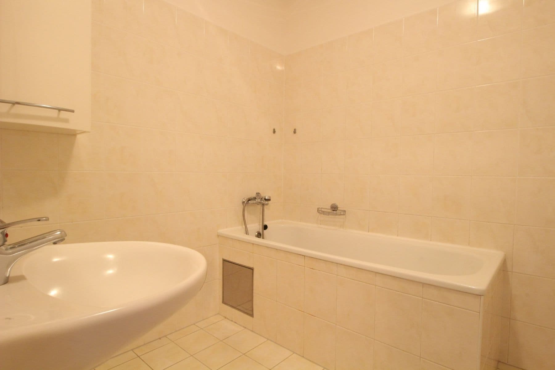 Prenájom bytu 3-izbový 78 m², Padovská, Praha, Praha Prenájom bytu 3-izbový 78 m², Padovská, Praha, Praha