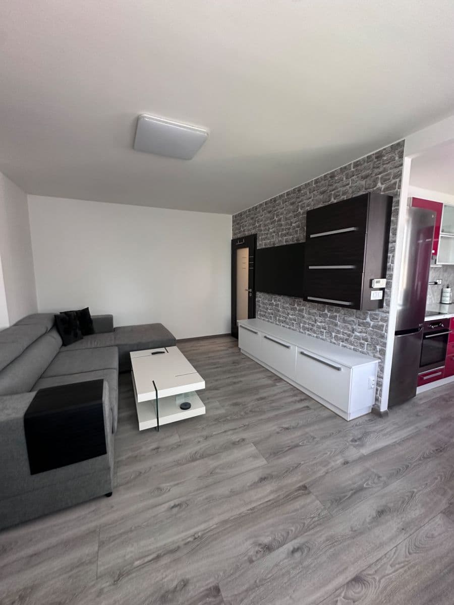 Prenájom bytu 2-izbový 48 m², nábřeží T. G. Masaryka, Rakovník, Středočeský kraj Prenájom bytu 2-izbový 48 m², nábřeží T. G. Masaryka, Rakovník, Středočeský kraj