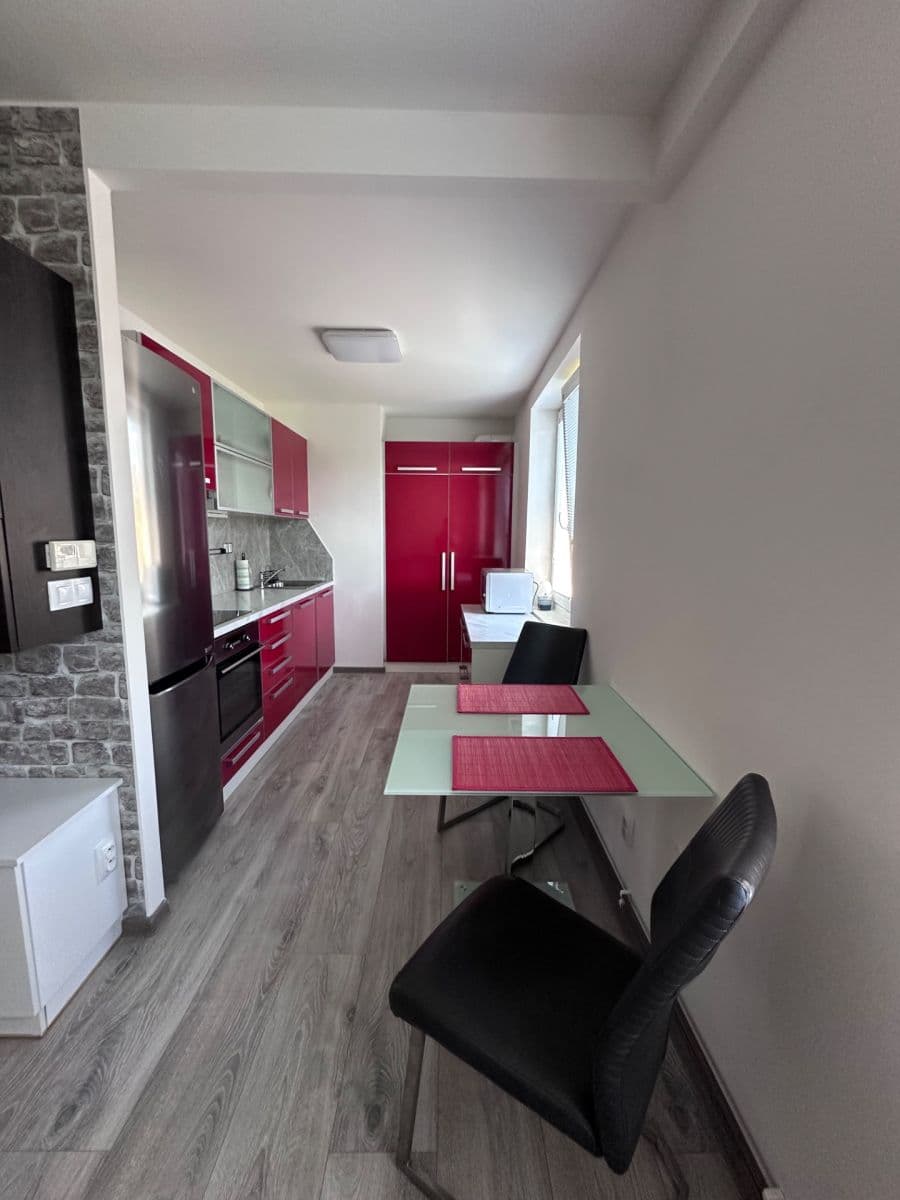 Prenájom bytu 2-izbový 48 m², nábřeží T. G. Masaryka, Rakovník, Středočeský kraj Prenájom bytu 2-izbový 48 m², nábřeží T. G. Masaryka, Rakovník, Středočeský kraj