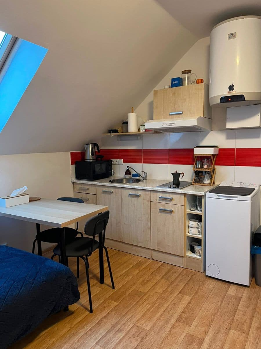 Prenájom bytu 1-izbový 32 m², V Korytech, Praha, Praha Prenájom bytu 1-izbový 32 m², V Korytech, Praha, Praha