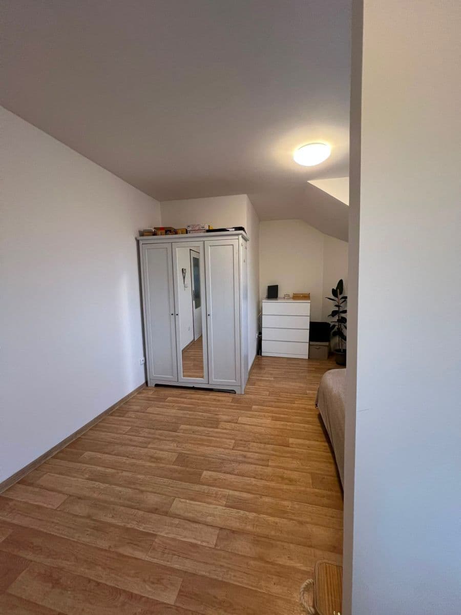 Prenájom bytu 1-izbový 32 m², V Korytech, Praha, Praha Prenájom bytu 1-izbový 32 m², V Korytech, Praha, Praha