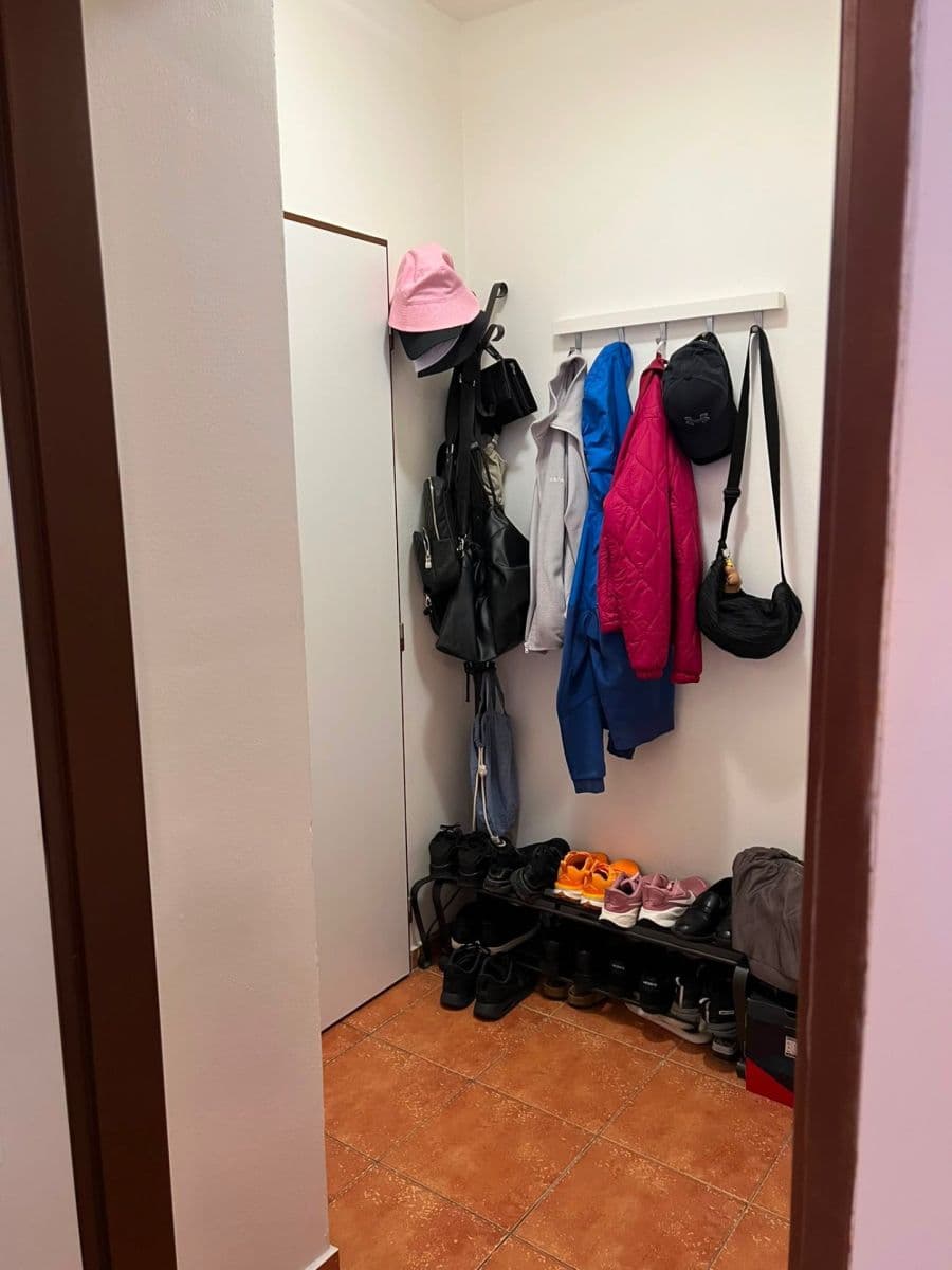 Prenájom bytu 1-izbový 32 m², V Korytech, Praha, Praha Prenájom bytu 1-izbový 32 m², V Korytech, Praha, Praha