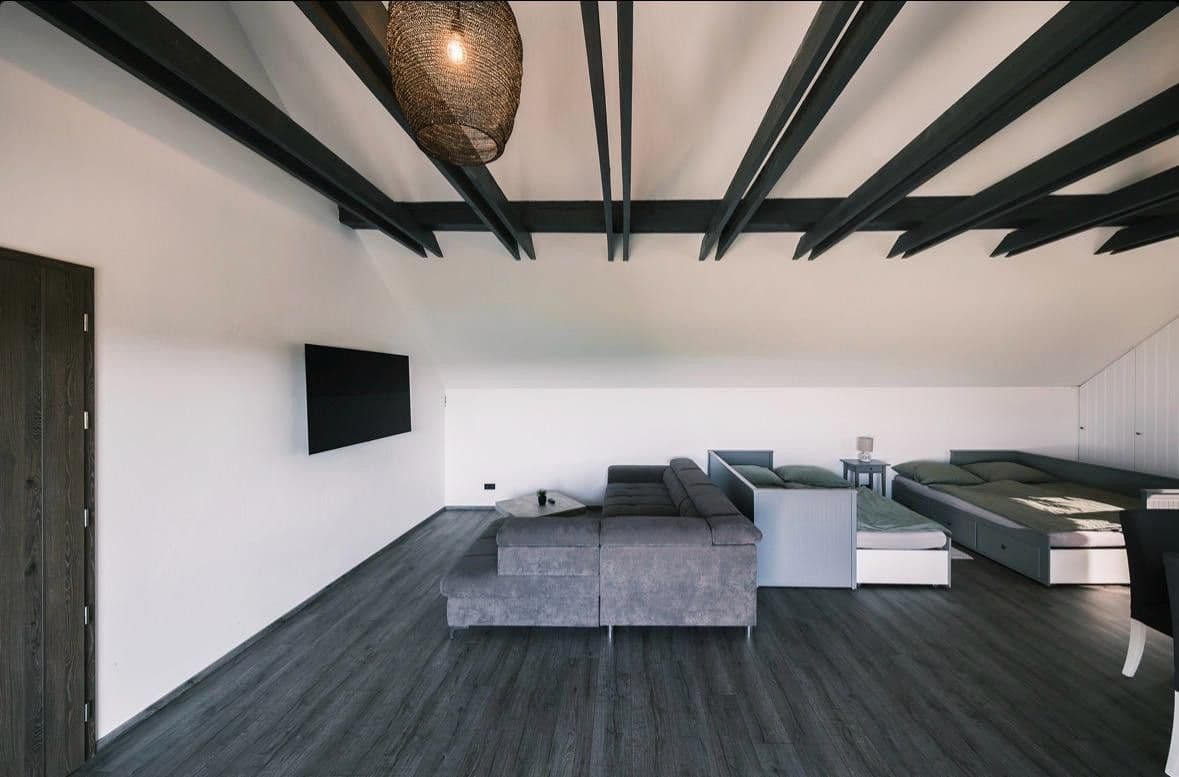 Prenájom bytu 220 m², K Jízdárně, Doubravčice, Středočeský kraj Prenájom bytu 220 m², K Jízdárně, Doubravčice, Středočeský kraj
