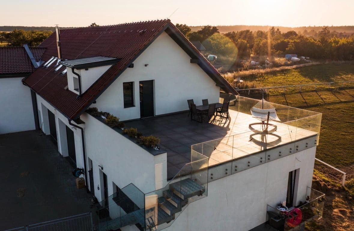 Prenájom bytu 220 m², K Jízdárně, Doubravčice, Středočeský kraj Prenájom bytu 220 m², K Jízdárně, Doubravčice, Středočeský kraj