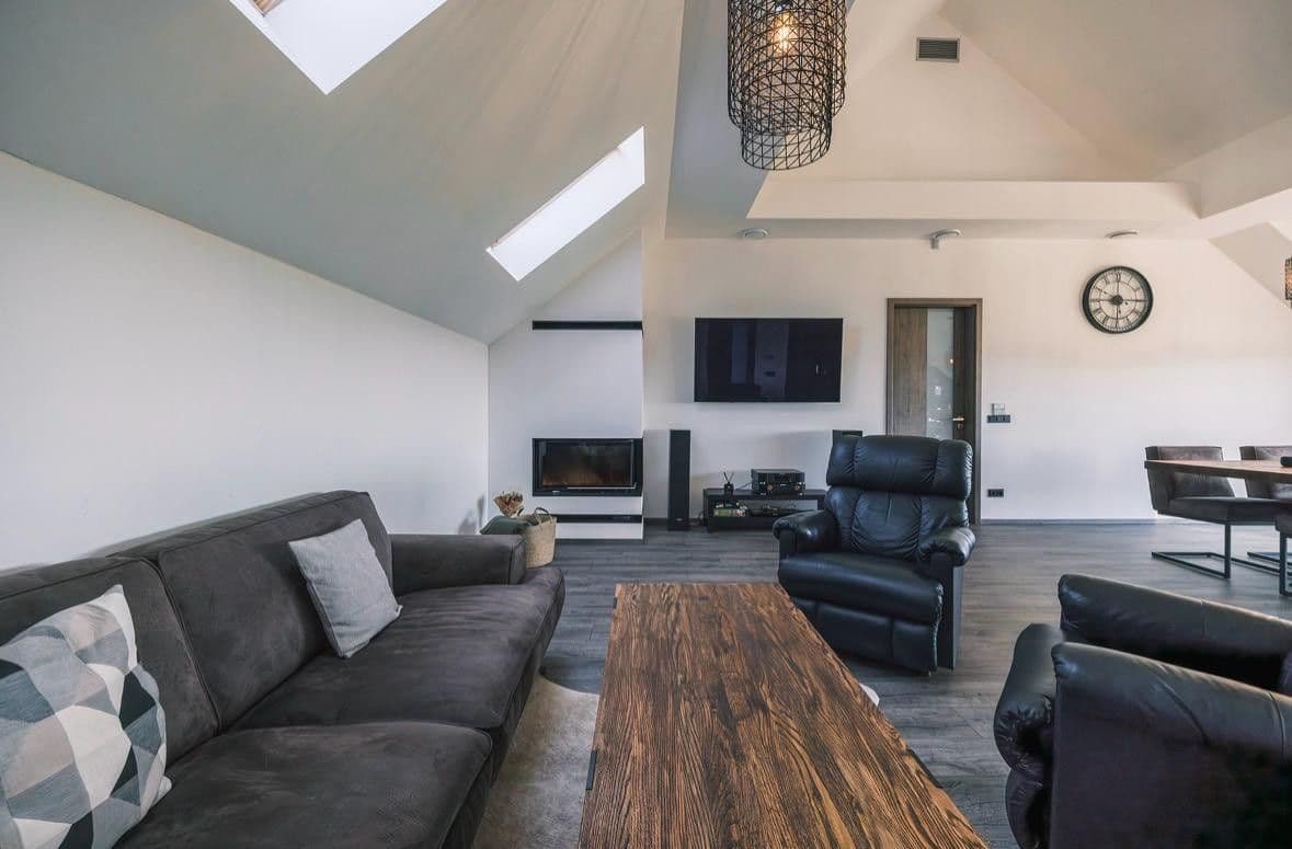 Prenájom bytu 220 m², K Jízdárně, Doubravčice, Středočeský kraj Prenájom bytu 220 m², K Jízdárně, Doubravčice, Středočeský kraj