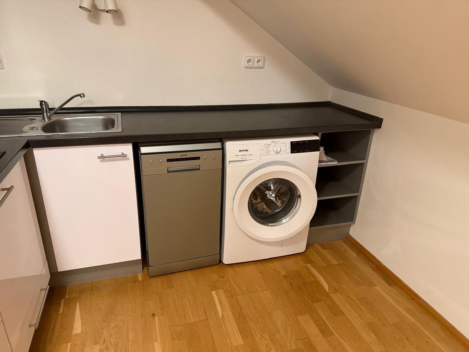 Prenájom bytu 1-izbový 30 m², Kosova, Praha, Praha Prenájom bytu 1-izbový 30 m², Kosova, Praha, Praha