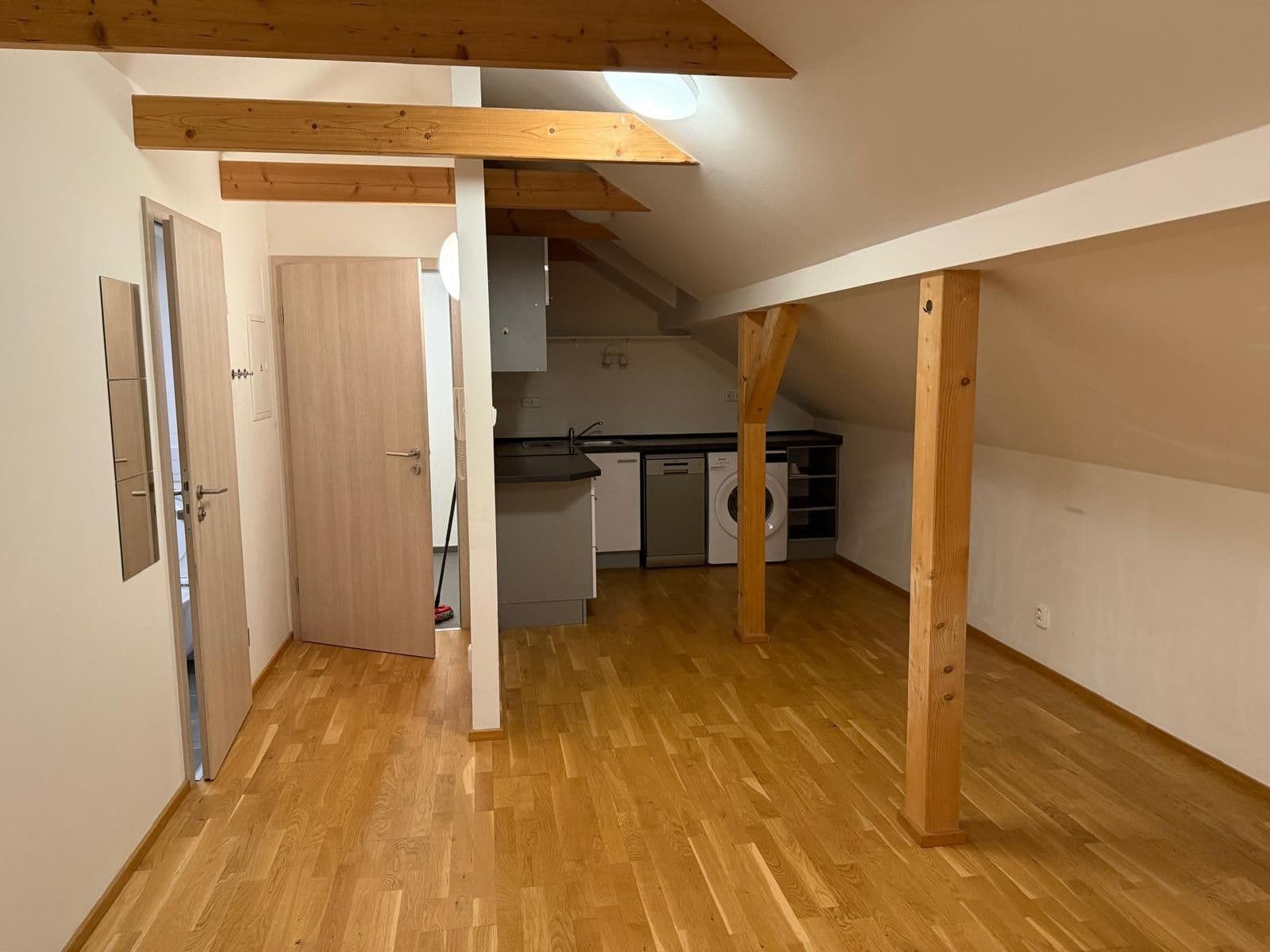 Prenájom bytu 1-izbový 30 m², Kosova, Praha, Praha Prenájom bytu 1-izbový 30 m², Kosova, Praha, Praha