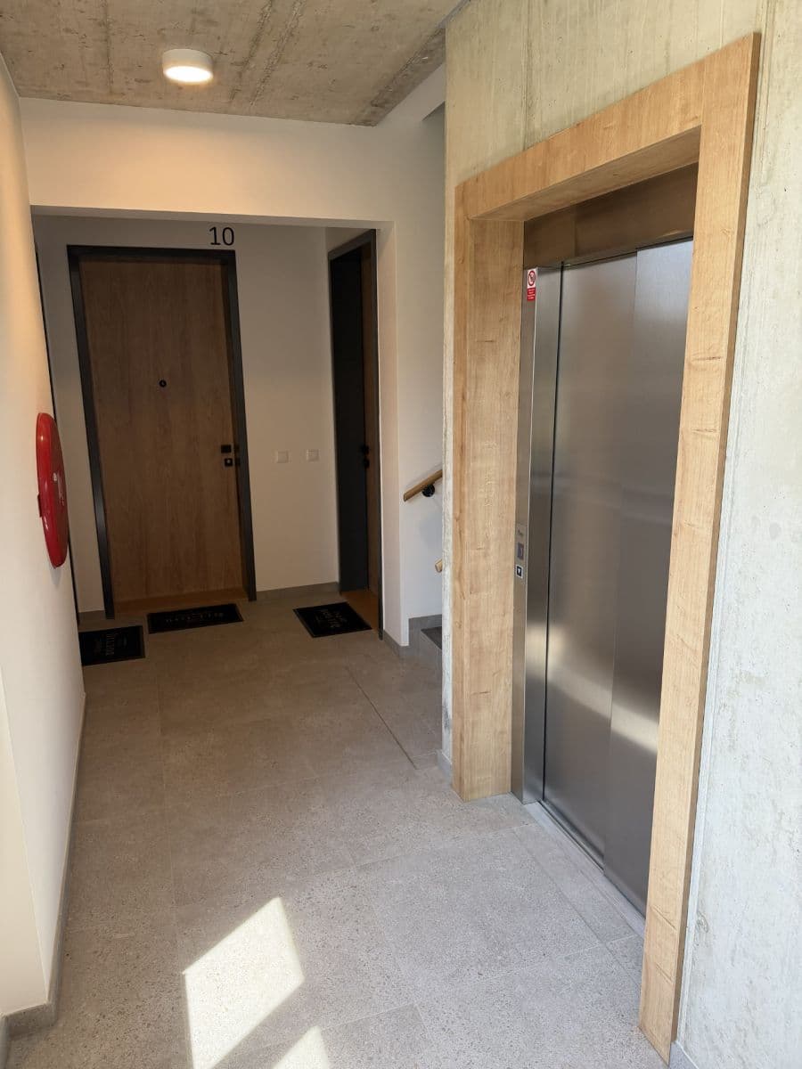 Prenájom bytu 1-izbový 32 m², Dunovského, Praha, Praha Prenájom bytu 1-izbový 32 m², Dunovského, Praha, Praha
