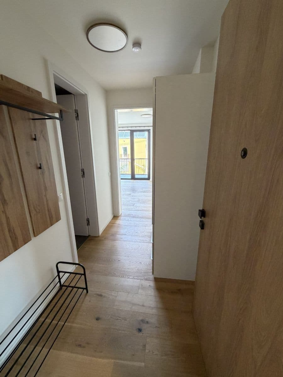 Prenájom bytu 1-izbový 32 m², Dunovského, Praha, Praha Prenájom bytu 1-izbový 32 m², Dunovského, Praha, Praha