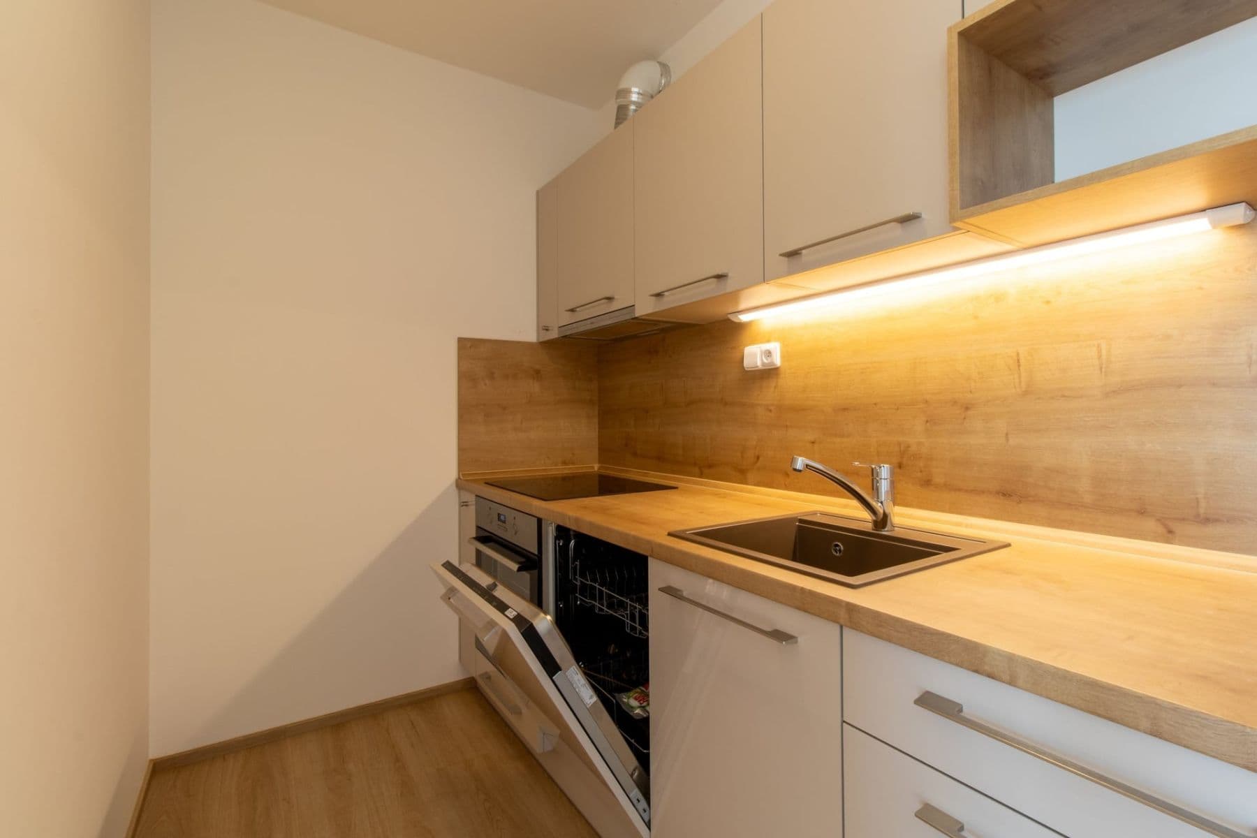 Prenájom bytu 2-izbový 40 m², Honzíkova, Praha, Praha Prenájom bytu 2-izbový 40 m², Honzíkova, Praha, Praha